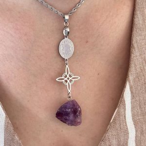 Dije portal de sanacion amatista en plata con medalla de san benito y nudo de bruja