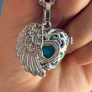 Llamador corazon de arcangel miguel en plata con ala de angel y esfera azul