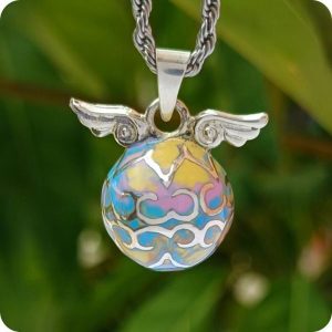 Store collar llamador de 7 ángeles con cristales facetados y esmalte