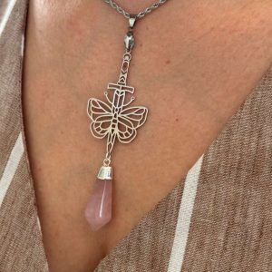 Dije pendulo corta lazos cuarzo rosa en plata con espada mariposa y cristal