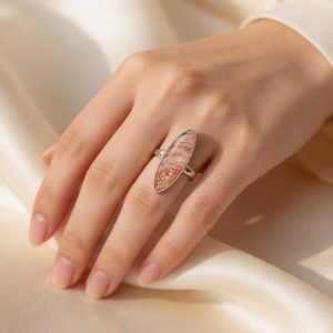 Anillo piedra del sol en plata ley 925 ajustable con diseno en bisel