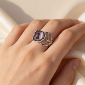dreamina 2026 09 Anillo geodita luna en plata ley 925 ajustable con diseno en bisel
